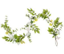 Northlight 4' White Floral & Foliage Garland